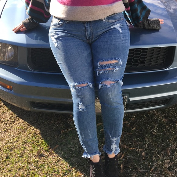 Los Angeles KanCan Distressed Skinny Jeans - Picture 3 of 8